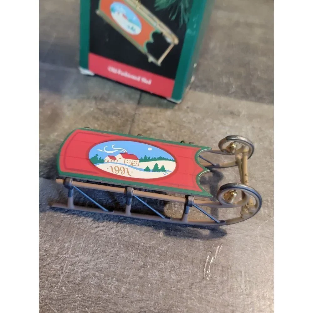 Hallmark 1991 old-fashioned sled ornament Xmas‎ decor
